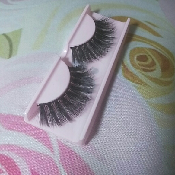 *IN STOCK* C14 Bad Gal Lashes by Lash Levels - Picture 2 of 4